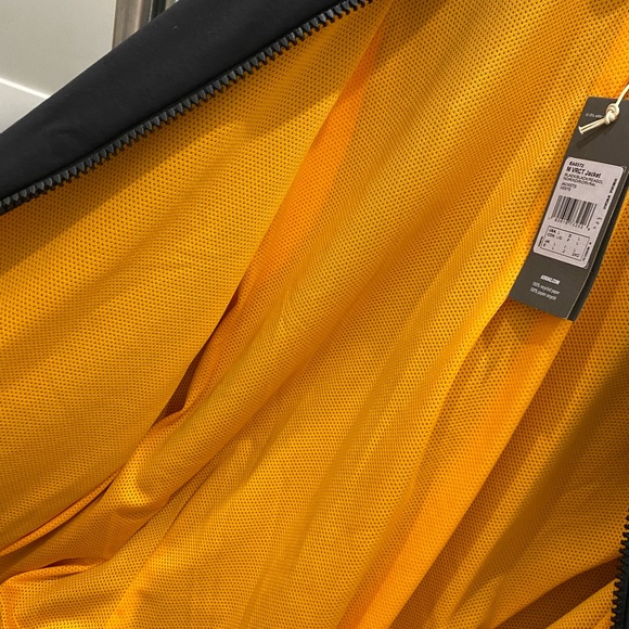ADIDAS VCRT BOMBER JACKET (BRAND NEW) - Picture 5 of 9
